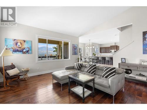 971 Monashee Place Unit# 16, Kelowna, BC - Indoor Photo Showing Living Room