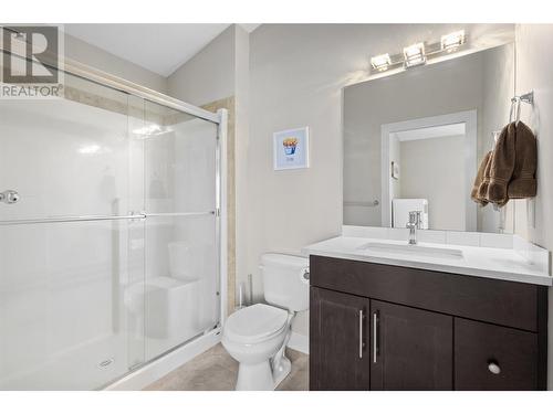 971 Monashee Place Unit# 16, Kelowna, BC - Indoor Photo Showing Bathroom