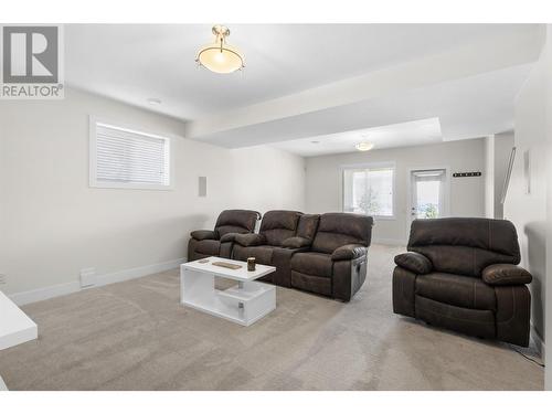 971 Monashee Place Unit# 16, Kelowna, BC - Indoor Photo Showing Living Room