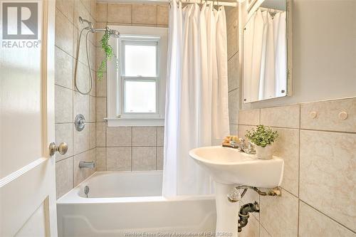 834 Ford Boulevard, Windsor, ON - Indoor Photo Showing Bathroom
