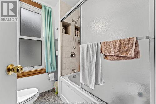 469 Langlois Avenue, Windsor, ON - Indoor Photo Showing Bathroom