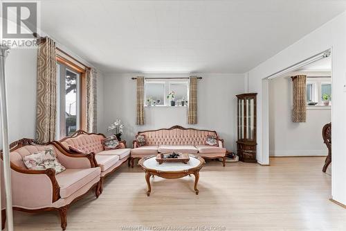 469 Langlois Avenue, Windsor, ON - Indoor Photo Showing Living Room