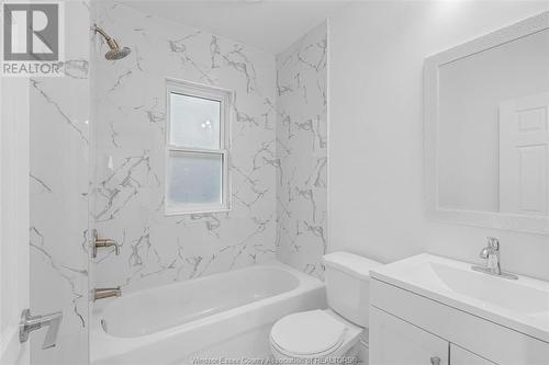 1562 Moy, Windsor, ON - Indoor Photo Showing Bathroom