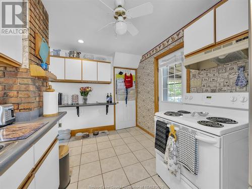 1237 Laurendeau, Windsor, ON - Indoor Photo Showing Kitchen