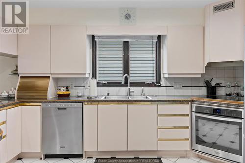 1000 Riverdale, Windsor, ON - Indoor Photo Showing Kitchen With Double Sink