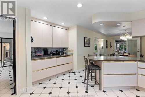 1000 Riverdale, Windsor, ON - Indoor Photo Showing Kitchen