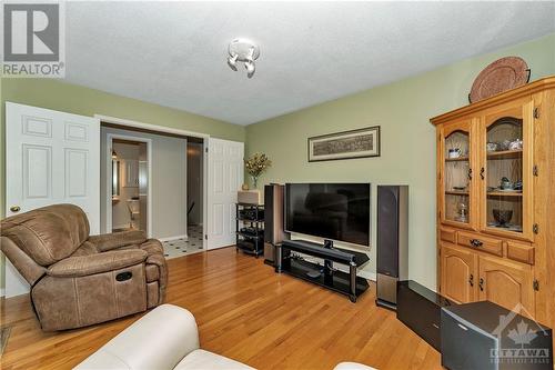 1960 Horizon Drive, Ottawa, ON - Indoor Photo Showing Living Room