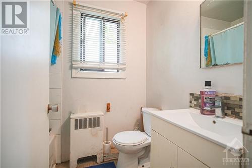 329 Levis Avenue, Ottawa, ON - Indoor Photo Showing Bathroom
