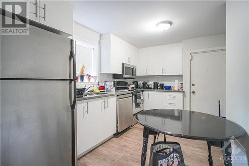 329 Levis Avenue, Ottawa, ON - Indoor Photo Showing Kitchen