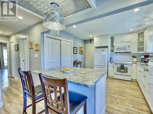 5864 Tulameen Street, Oliver, BC - Indoor Photo Showing Kitchen