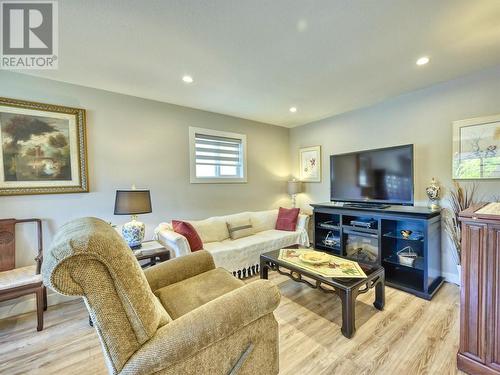 5864 Tulameen Street, Oliver, BC - Indoor Photo Showing Living Room