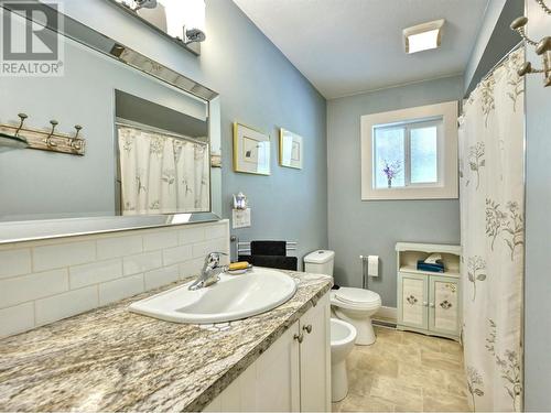 5864 Tulameen Street, Oliver, BC - Indoor Photo Showing Bathroom