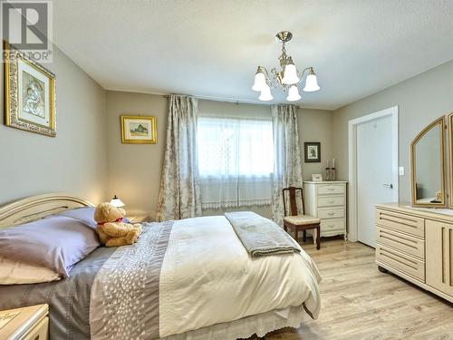 5864 Tulameen Street, Oliver, BC - Indoor Photo Showing Bedroom