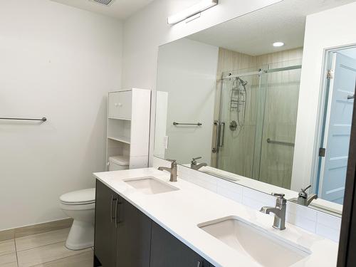 2304 - 410 5Th Avenue, Golden, BC - Indoor Photo Showing Bathroom