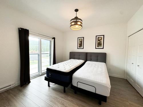 2304 - 410 5Th Avenue, Golden, BC - Indoor Photo Showing Bedroom