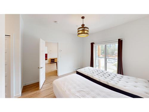 2304 - 410 5Th Avenue, Golden, BC - Indoor Photo Showing Bedroom