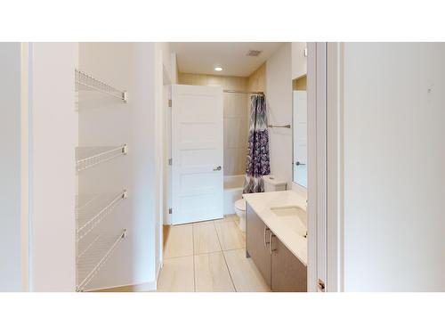 2304 - 410 5Th Avenue, Golden, BC - Indoor Photo Showing Bathroom