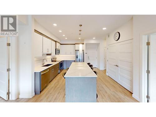 410 5Th Avenue Unit# 2304, Golden, BC - Indoor Photo Showing Kitchen