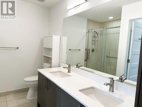 410 5Th Avenue Unit# 2304, Golden, BC - Indoor Photo Showing Bathroom