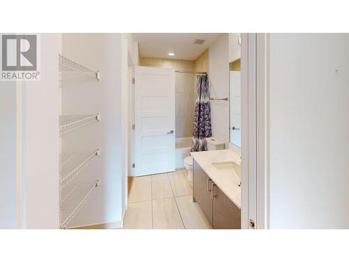 410 5Th Avenue Unit# 2304, Golden, BC - Indoor Photo Showing Bathroom