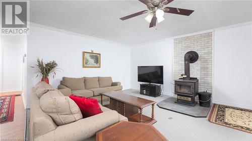 1477 Highway 6, South Bruce Peninsula, ON - Indoor Photo Showing Living Room