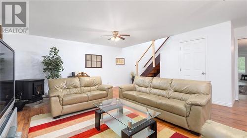 1477 Highway 6, South Bruce Peninsula, ON - Indoor Photo Showing Living Room