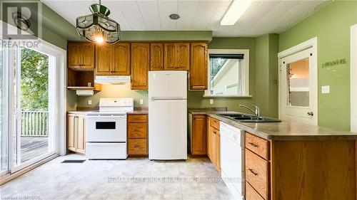 68 2Nd Street, Arran-Elderslie, ON - Indoor Photo Showing Kitchen With Double Sink