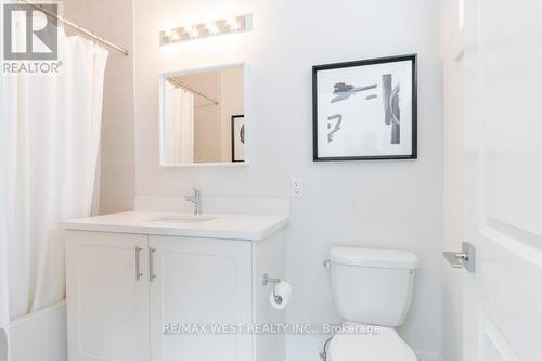 715 Ebony Avenue, Mississauga, ON - Indoor Photo Showing Bathroom