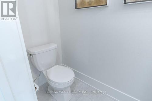 715 Ebony Avenue, Mississauga, ON - Indoor Photo Showing Bathroom