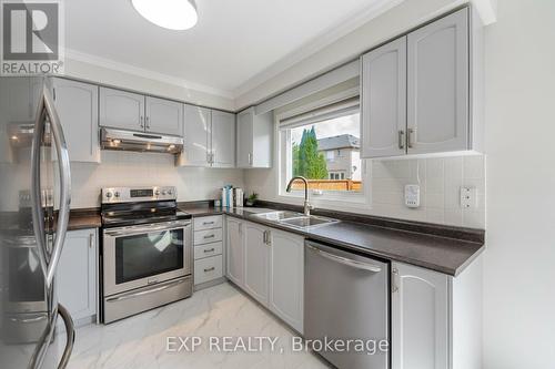 533 Eliza Crescent, Burlington, ON - Indoor Photo Showing Kitchen With Stainless Steel Kitchen With Double Sink