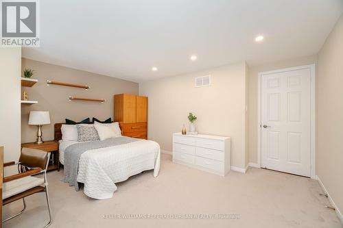 2710 Quails Run, Mississauga, ON - Indoor Photo Showing Bedroom