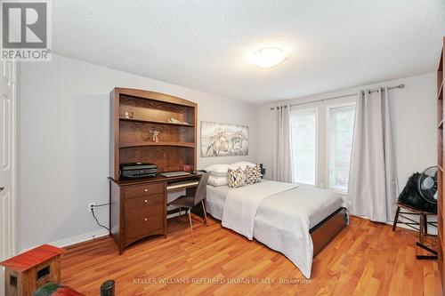 2710 Quails Run, Mississauga, ON - Indoor Photo Showing Bedroom