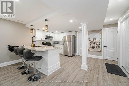 2710 Quails Run, Mississauga, ON - Indoor Photo Showing Kitchen With Upgraded Kitchen