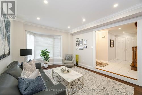 2710 Quails Run, Mississauga, ON - Indoor Photo Showing Living Room