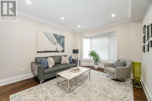 2710 Quails Run, Mississauga, ON - Indoor Photo Showing Living Room