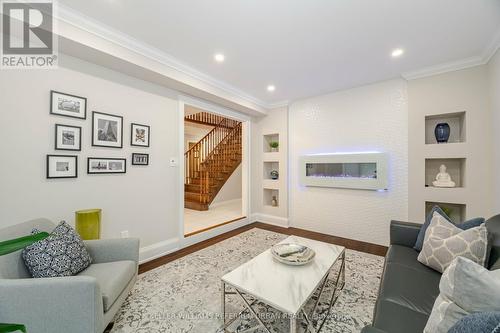 2710 Quails Run, Mississauga, ON - Indoor Photo Showing Living Room