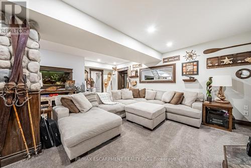 70 Oak Avenue, Hamilton, ON - Indoor Photo Showing Living Room