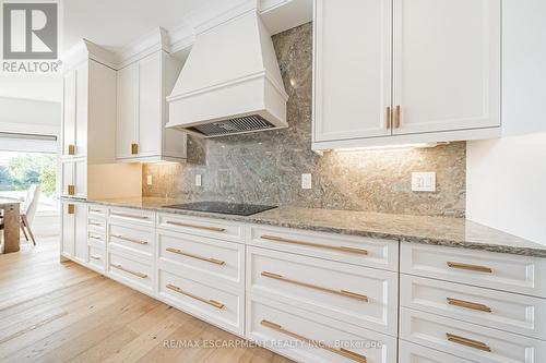 70 Oak Avenue, Hamilton, ON - Indoor Photo Showing Kitchen With Upgraded Kitchen