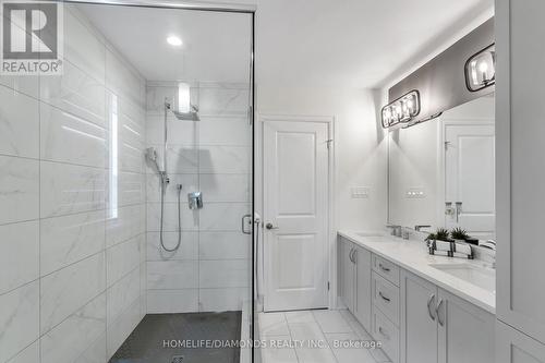 937 Lennon Way, London, ON - Indoor Photo Showing Bathroom