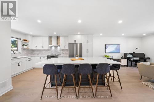 18 Plainsman Road, Mississauga, ON - Indoor Photo Showing Kitchen With Stainless Steel Kitchen With Upgraded Kitchen