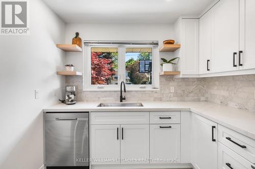 18 Plainsman Road, Mississauga, ON - Indoor Photo Showing Kitchen