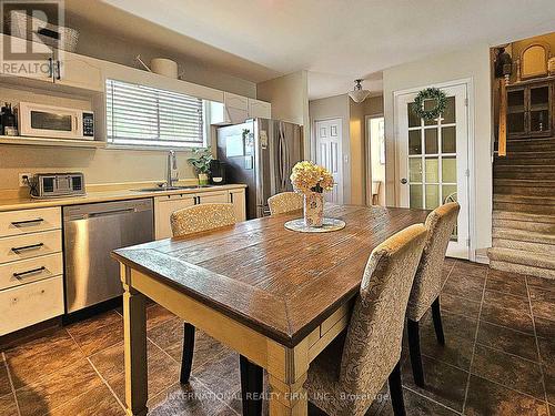 11 Pacific Street, Quinte West, ON - Indoor Photo Showing Dining Room