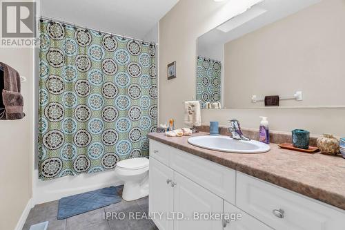 24 - 254 Summerfield Drive, Guelph (Pine Ridge), ON - Indoor Photo Showing Bathroom