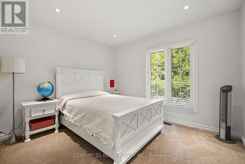 1071 Rockcliffe Court, Oakville, ON - Indoor Photo Showing Bedroom