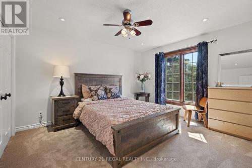 1071 Rockcliffe Court, Oakville, ON - Indoor Photo Showing Bedroom