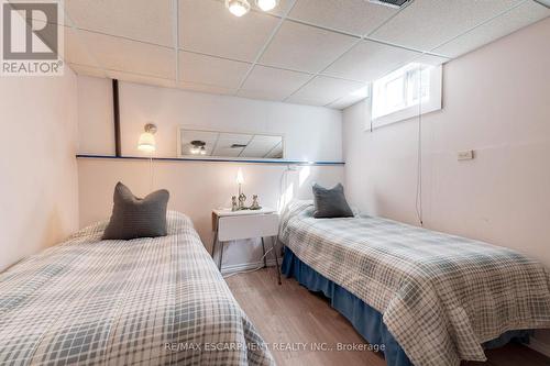 2358 Arnold Crescent, Burlington, ON - Indoor Photo Showing Bedroom