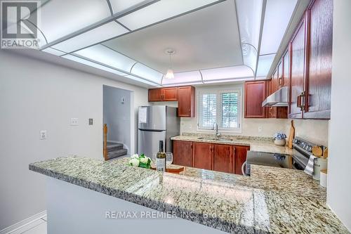 104 - 5910 Greensboro Drive, Mississauga, ON - Indoor Photo Showing Kitchen With Double Sink