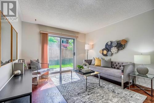 104 - 5910 Greensboro Drive, Mississauga, ON - Indoor Photo Showing Living Room