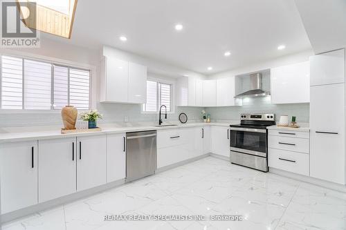 37 Ladin Drive, Brampton, ON - Indoor Photo Showing Kitchen With Upgraded Kitchen