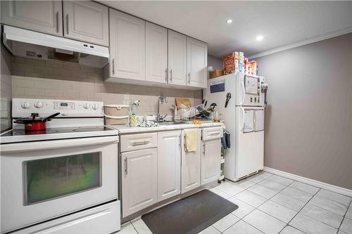 4 Warkdale Drive, St. Catharines, ON - Indoor Photo Showing Kitchen